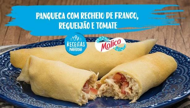 Fotografia da receita de panqueca com o título e o logotipo de Molico e Receitas Nestlé.