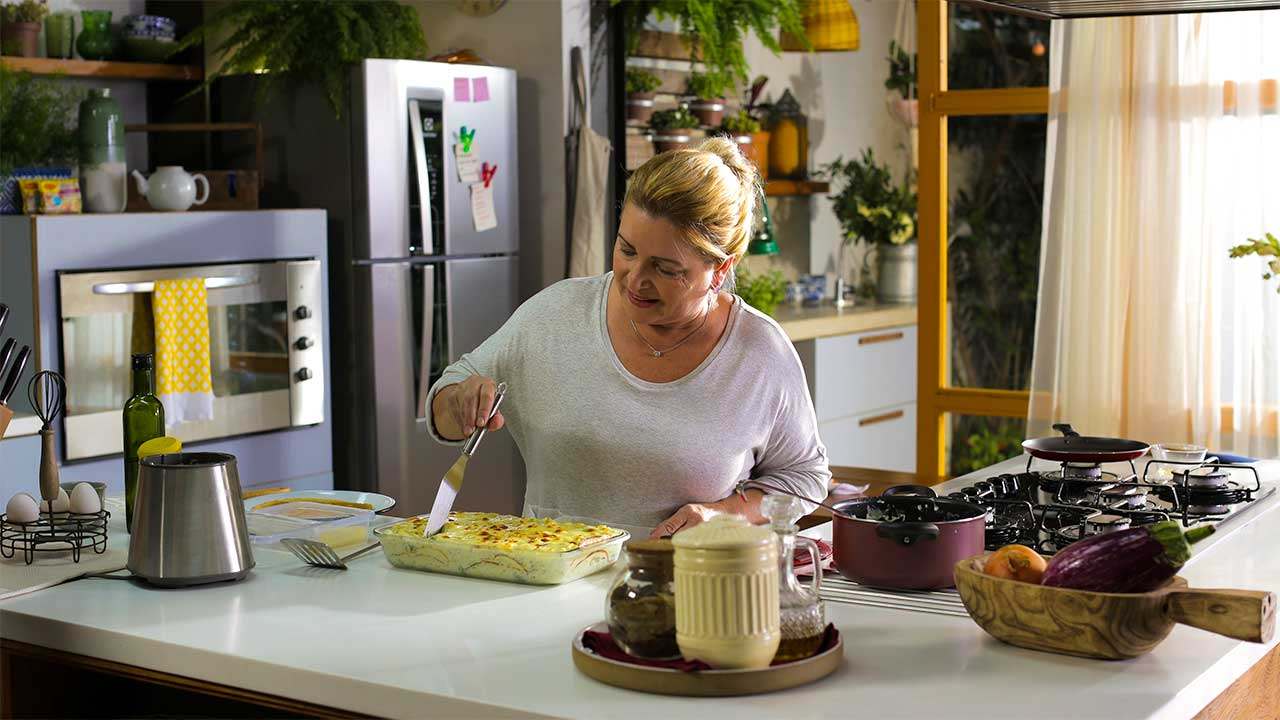 Lasanha de Brócolis com massa de panqueca e molho branco Lasanha de Brócolis com massa de panqueca e molho branco