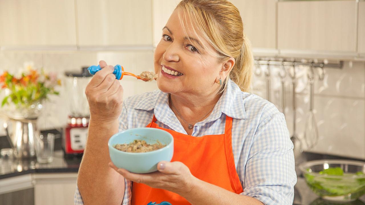 Sopinha de Carne, Couve e Feijão Sopinha de Carne, Couve e Feijão