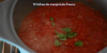 Dica 14 - Adicionar Manjericão - Molho Básico de Tomate