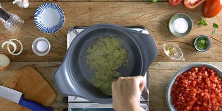 Dica 7 - Cebola Refogada - Molho Básico de Tomate