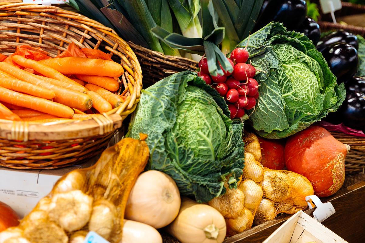 Novembro é época de quê? Confira as frutas, legumes e verduras do mês! Frutas de Novembro, Verduras e Legumes de Novembro: Cenoura, Cebola, Alface e muito mais