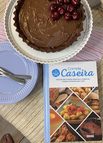 Melhores Receitas: um livro e um bolo de chocolate