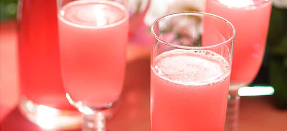 Ceia de Ano Novo: bebida de cor rosa