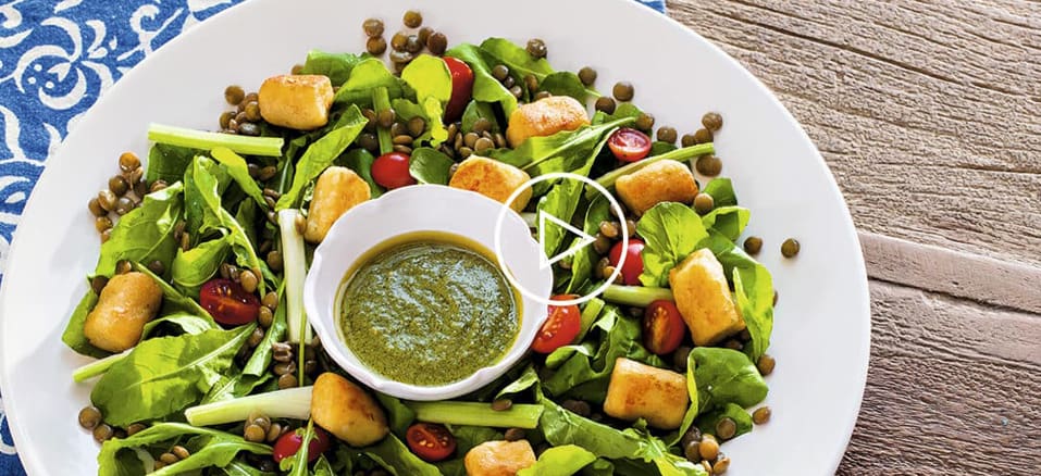 Ceia de Ano Novo: Salada de nhoque dourado com rúcula, erva-doce e lentilhas