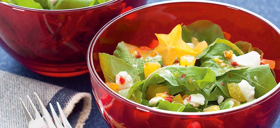 Saladas de Natal: Saladas práticas para sua ceia de Natal, salada com alface, rúcula tomate cereja e muito mais