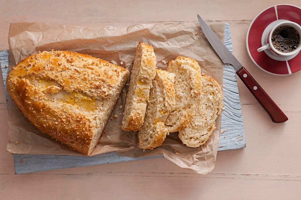 Como fazer pão caseiro perfeito: Pão cortado em três pedaços