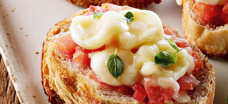 Comida italiana: Bruschettas de Tomate e Mozarela de Búfala