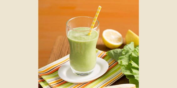 Pão de alho caseiro: Suco Verde de Pêra, Couve e Gengibre