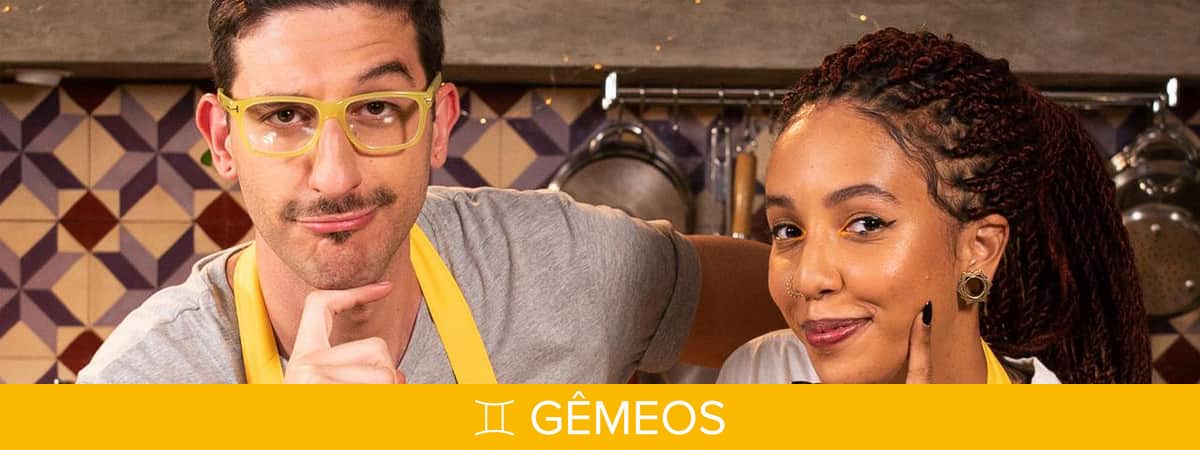 Gêmeos e Pizza de Chocolate com Morangos Gêmeos e Pizza de Chocolate com Morangos