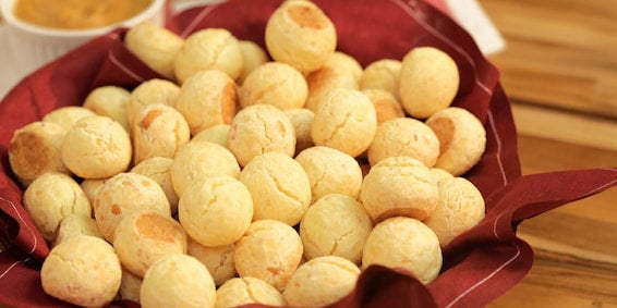 Pão de Queijo: Vários Pães de queijo 