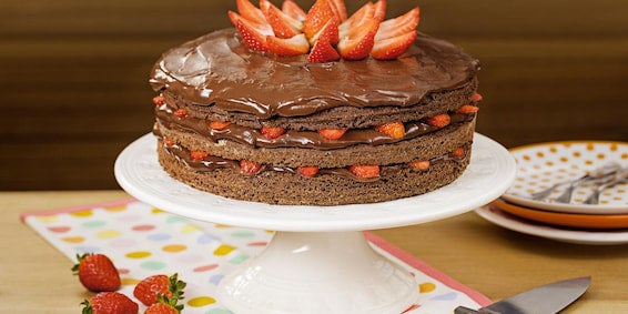 Bolo do Dia das Mães: Bolo de Festa de Chocolate com Morango sem lactose