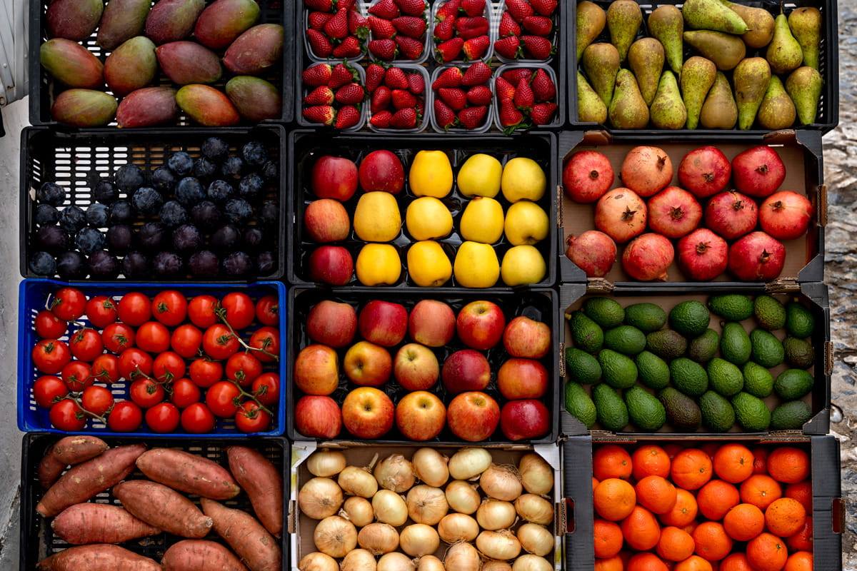 Feira de Janeiro: Diversas frutas em cestas