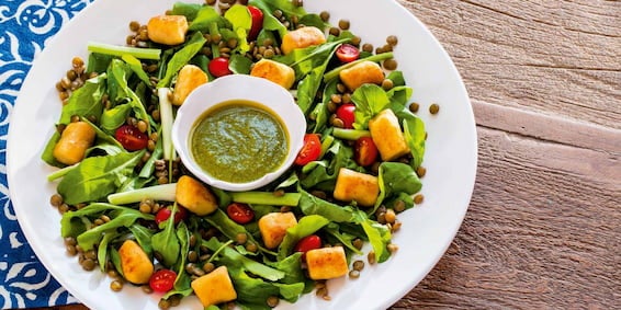 Receitas de salada: Salada de macarrão com brócolis, salada de nhoque dourado com rúcula, tomates, erva doce e lentilhas