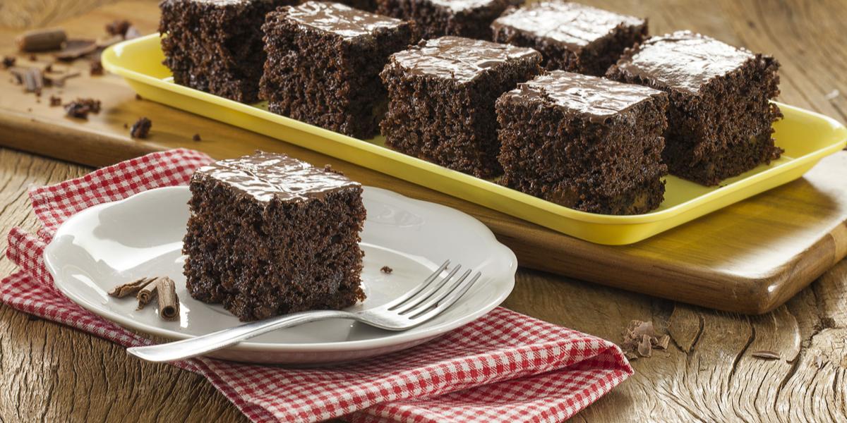 Receita de bolo de chocolate simples e fácil de fazer - Fácil de Fazer