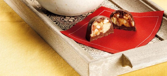 Bombom de Cupuaçu com Crocante de Castanha do Pará Frutas de julho, Verduras de Julho: Bombom de Cupuaçu com Crocante de Castanha do Pará
