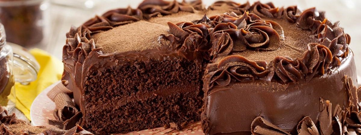 Bolo trufado de aniversário Receitas de bolo de aniversário: Bolo trufado de aniversário