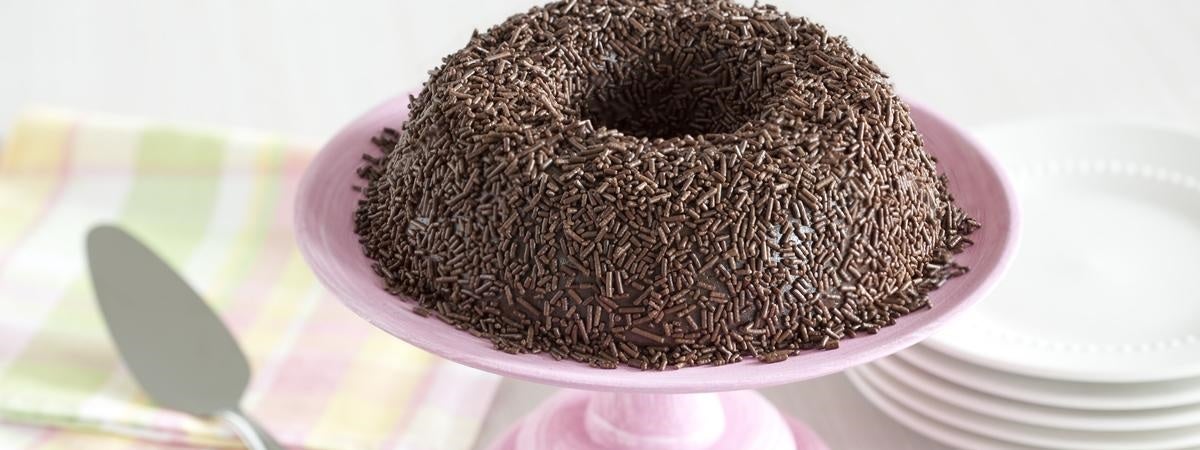 Brigadeirão Receitas de Brigadeirão: Bolo de chocolate com brigadeiro