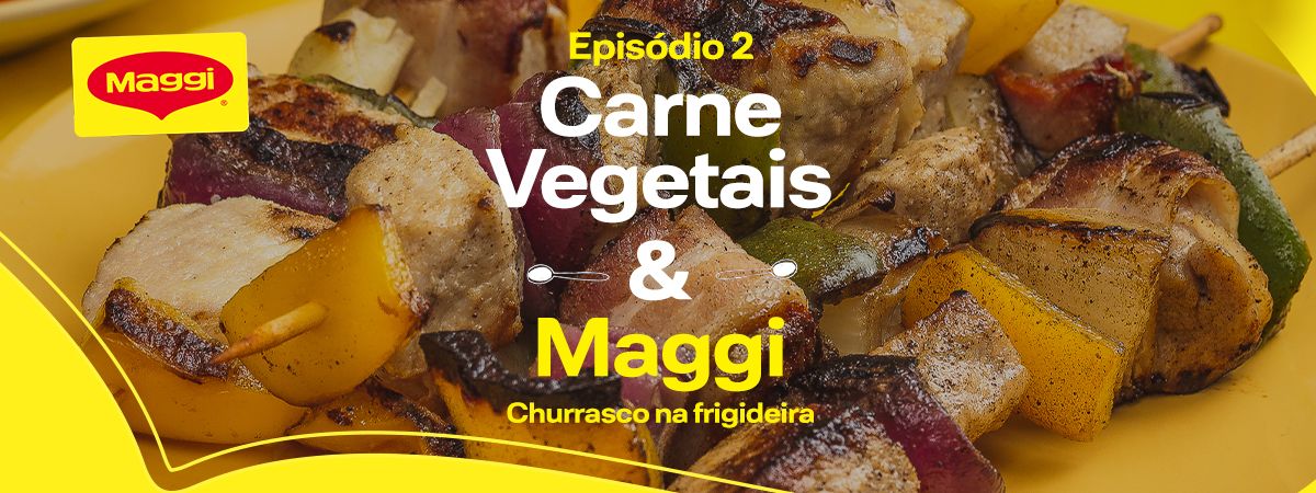 Espetinhos Suínos com Maggi Toque Defumado Foto com a imagem dos Espetinhos Suínos com Legumes ao fundo, numa perspectiva bem próxima. No primeiro plano estão os dizere