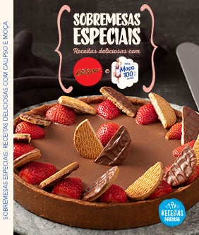 Recipe Imagem de uma torta de chocolate com morangos e biscoito e o título sobremesas especiais e os logos de Calipso e Moça Card Image