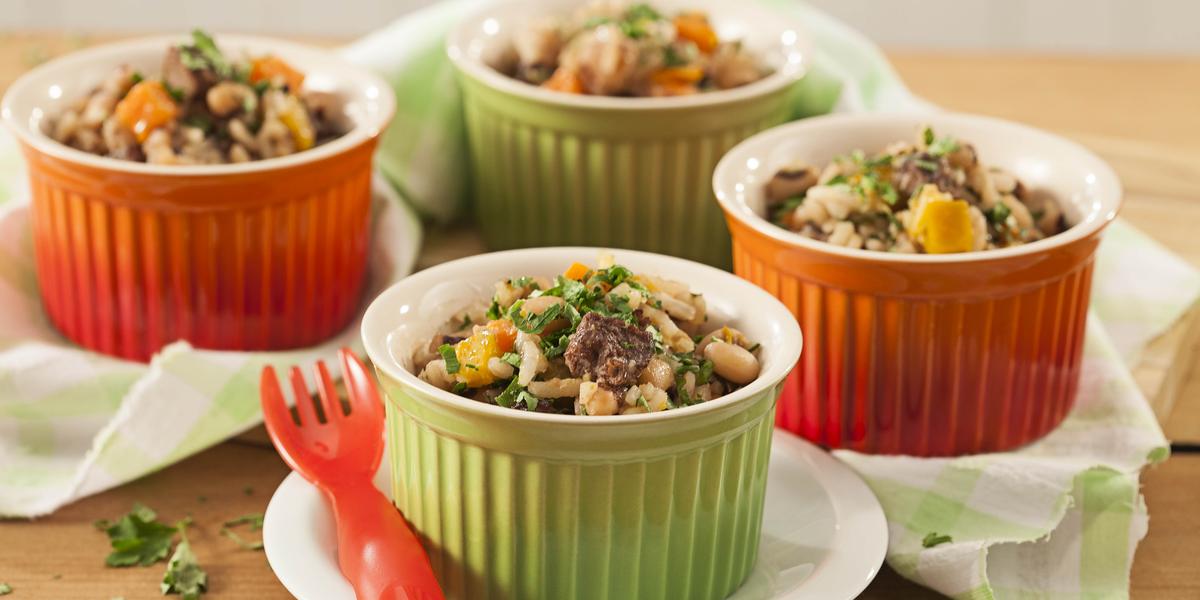 Feijão-fradinho: Baião de dois com arroz, cenoura e abóbora no pote