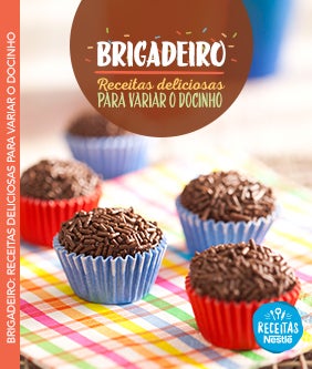 Recipe imagem de brigadeiros nas forminhas azul e vermelho, com o título Brigadeiro, receitas deliciosas para variar o docinho Card Image
