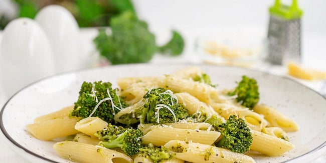 Penne com Brócolis e Azeite Penne com Brócolis e Azeite