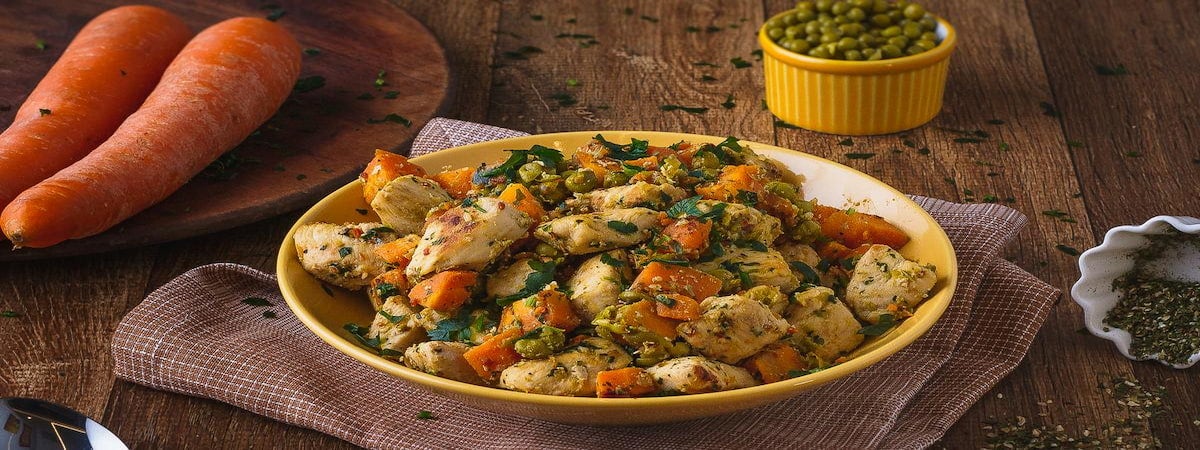 Refogado de Frango com Maggi Da Horta Refogado de Frango com Maggi Da Horta