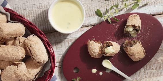 Croquete de Carne com Mandioca e Molho de Mostarda