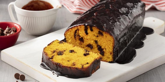 Bolo de Cenoura com Gotas de Chocolate ao Leite Dois Frades