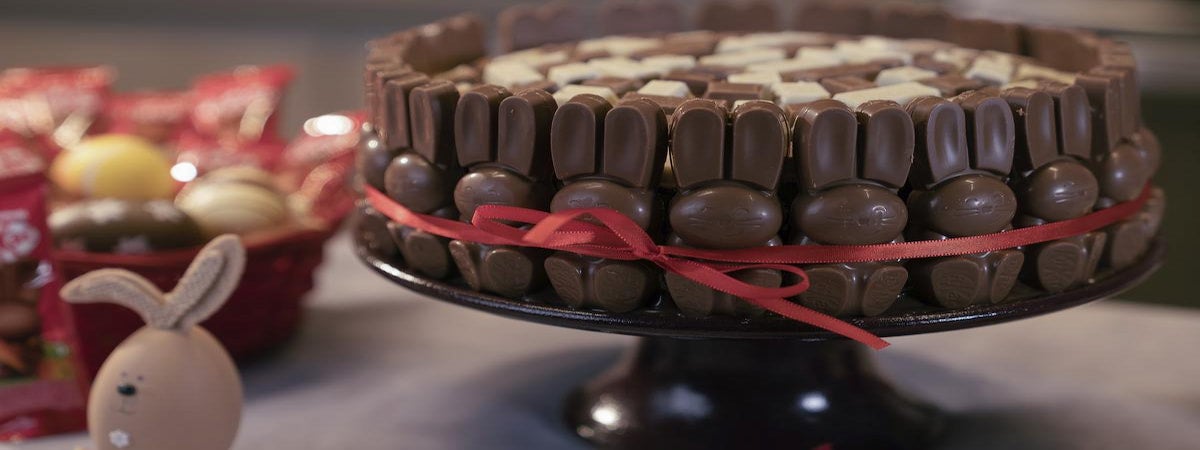 Bolo de Brigadeiro com KitKat Bunnies Bolo de Brigadeiro com KitKat Bunnies