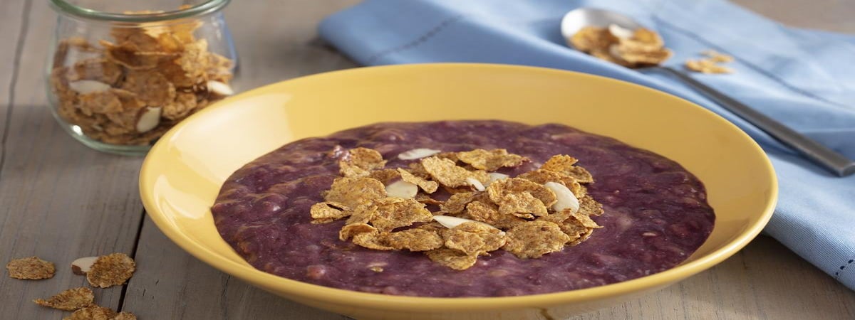 Creme de Açaí e Banana com Nesfit Cereal Creme de Açaí e Banana com Nesfit Cereal