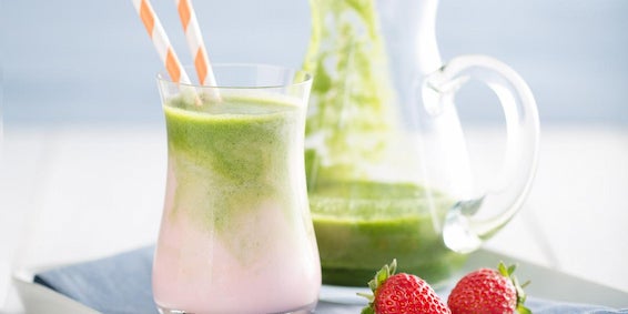 Smoothie de Morango e Suco Verde Zero Lactose