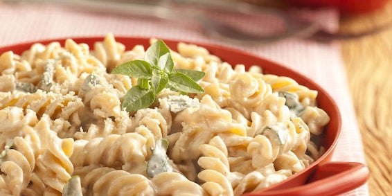 Macarrão Integral ao Molho de Limão, Parmesão e Manjericão