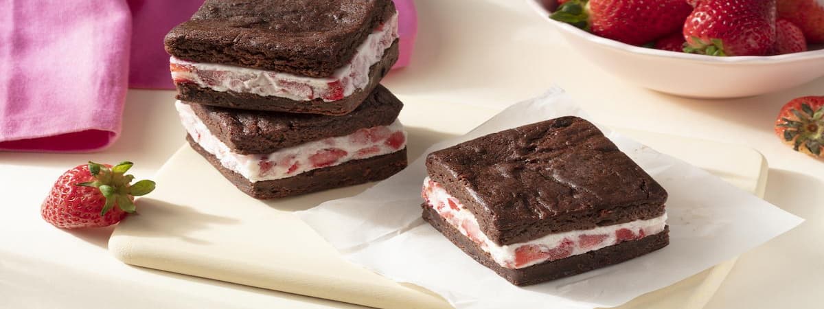Sanduíche de Brownie com Moça Sorvete Sanduíche de Brownie com Moça Sorvete