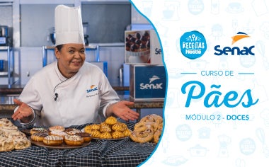 Módulo 2 - Pães Doces Montagem com a imagem de uma chefe com uniforme branco à esquerda e à direita o título do módulo de pães doces