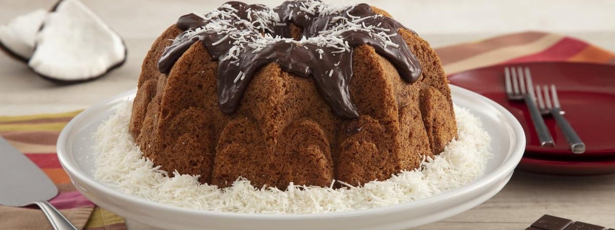 Bolo de Coco e Ganache de Capuccino Bolo de Coco e Ganache de Capuccino