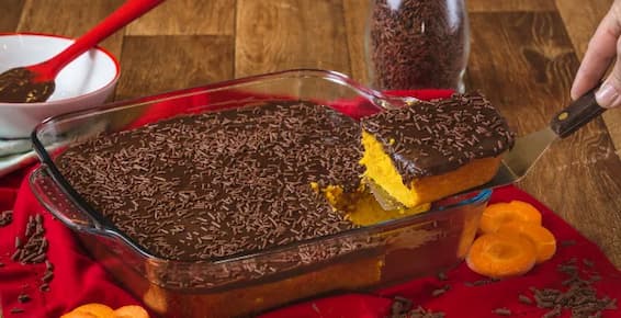Bolo de Cenoura com Cobertura de Brigadeiro