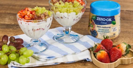 Taça Cremosa de Frutas com Zero-Cal