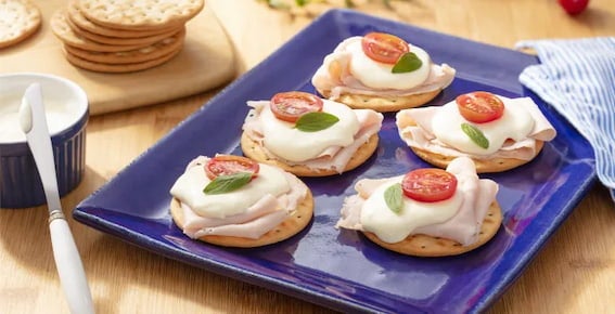 Torradinhas de Peito de Peru com Sour Cream