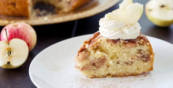 	Torta com Creme de Iogurte Nestlé Grego e Frutas Secas