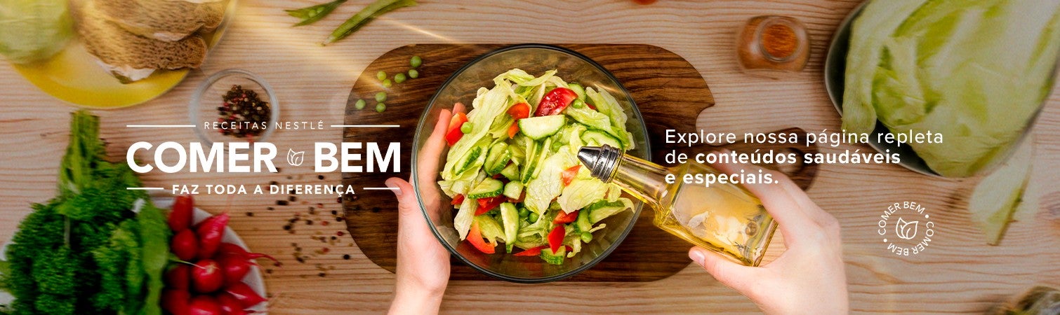 Imagem de uma mulher em uma cozinha comendo um prato de salada com o texto 'Comer bem faz toda a diferença'