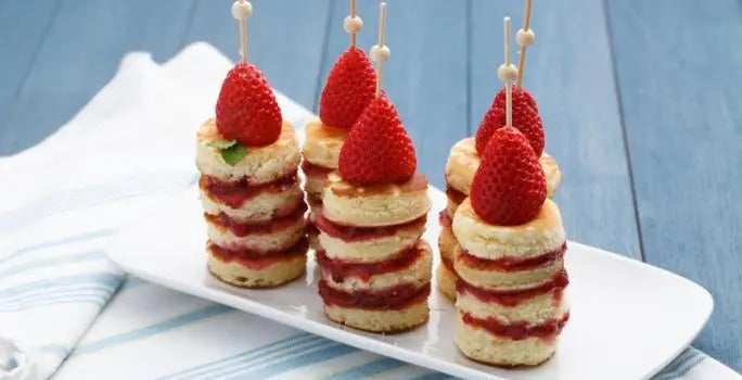 Mini pancakes sem glúten com geleia de morango