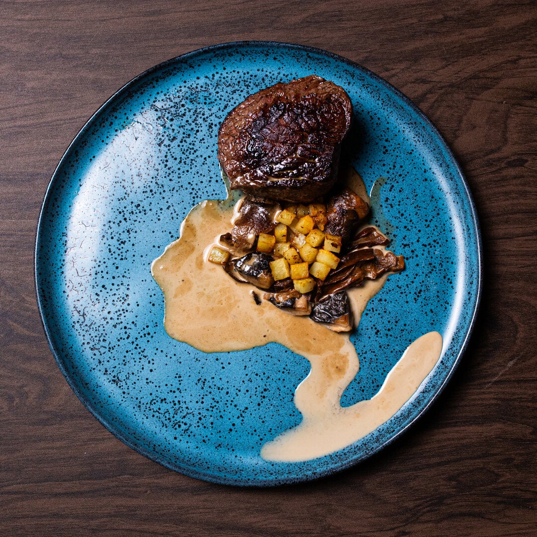 Bombom de Alcatra com Molho de Cogumelos e Batata Fondant