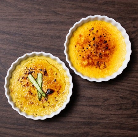 Crème brûlée salgado de aspargos e bacon e  Crème brûlée de baunilha e laranja.
