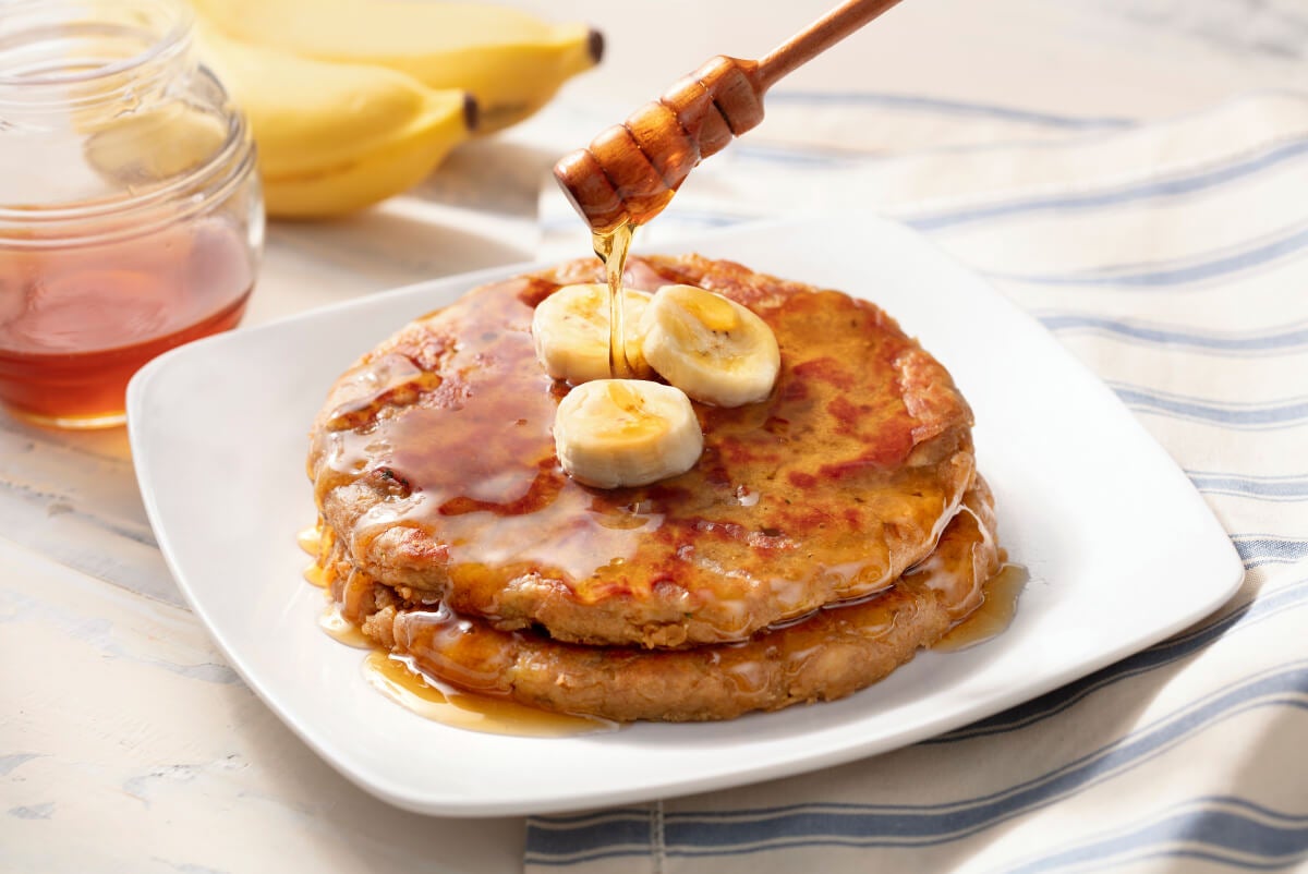 Panqueca de banana com pasta de amendoim