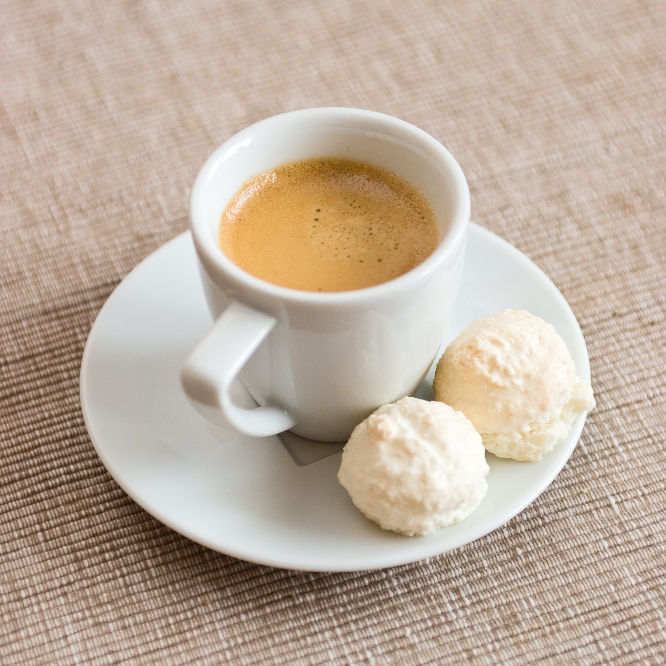 Café Espresso com Bolinho de Chuva