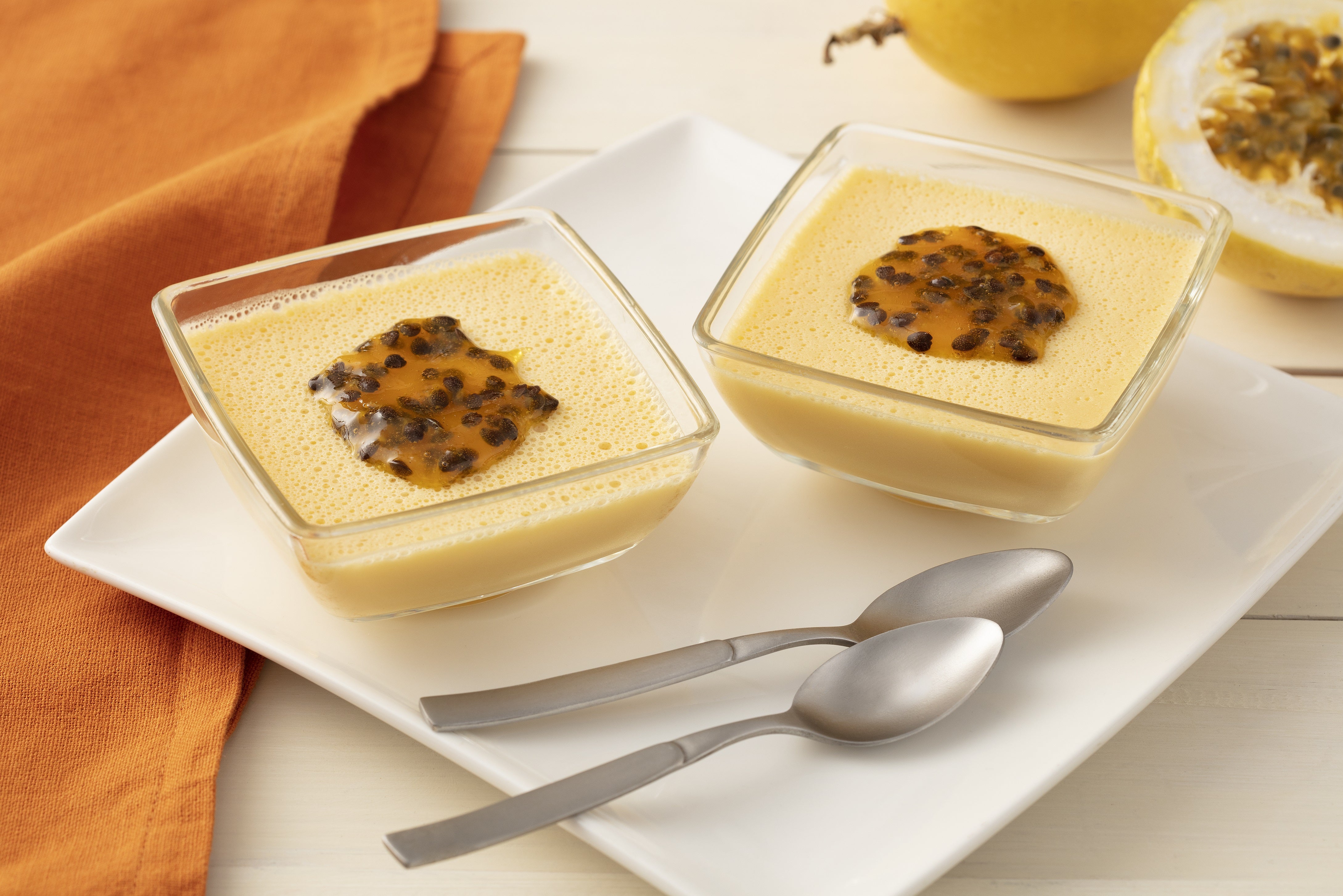 Flan de Maracujá com Suco de Laranja