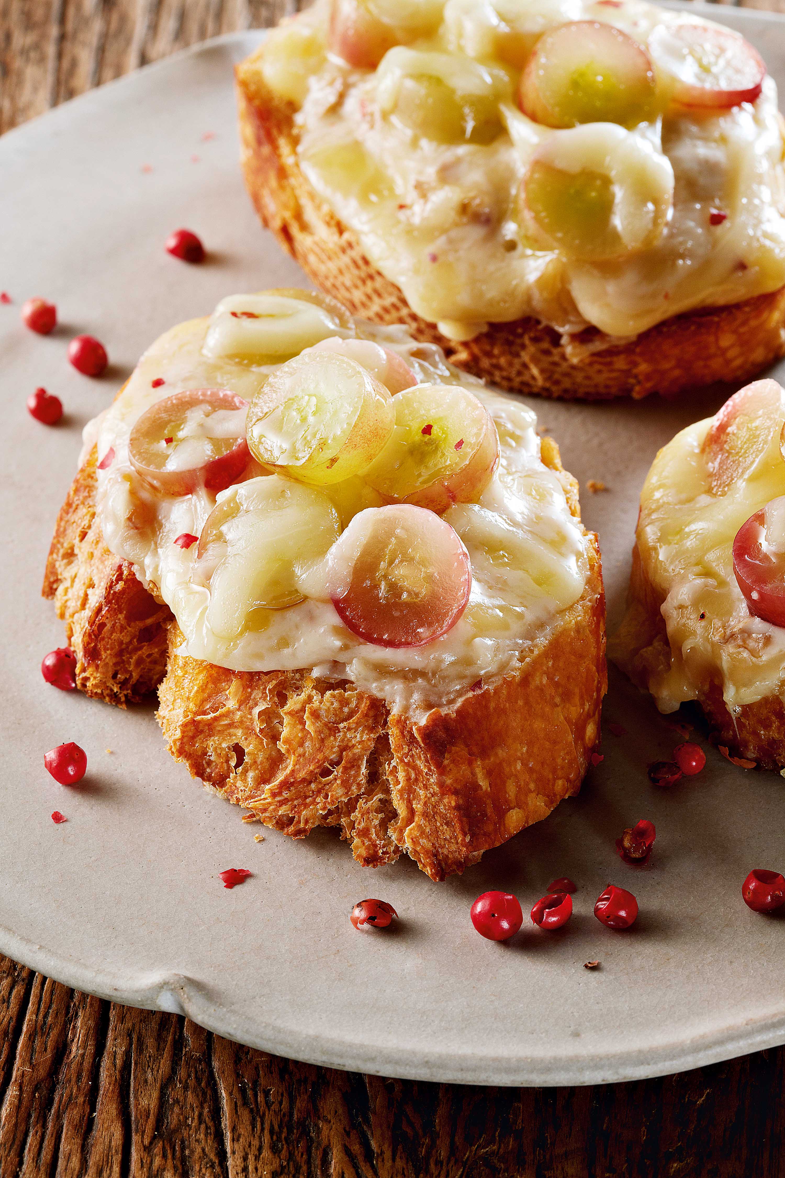 Bruschettas de Queijo Brie e Uva