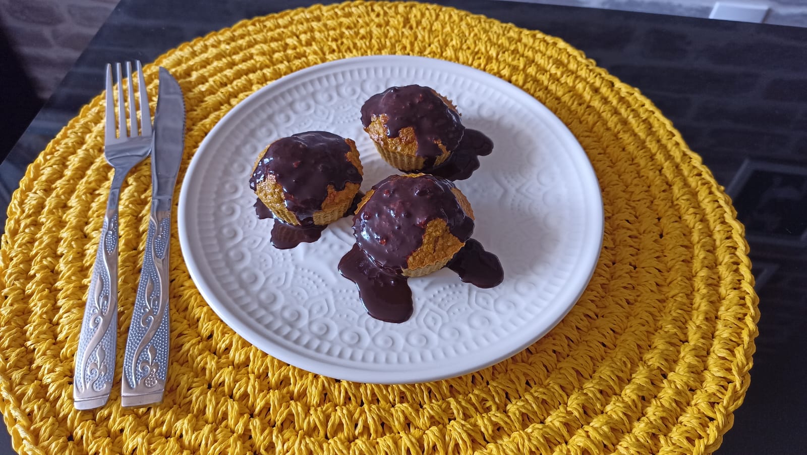 Muffin de Cenoura com Cobertura de Chocolate Meio Amargo